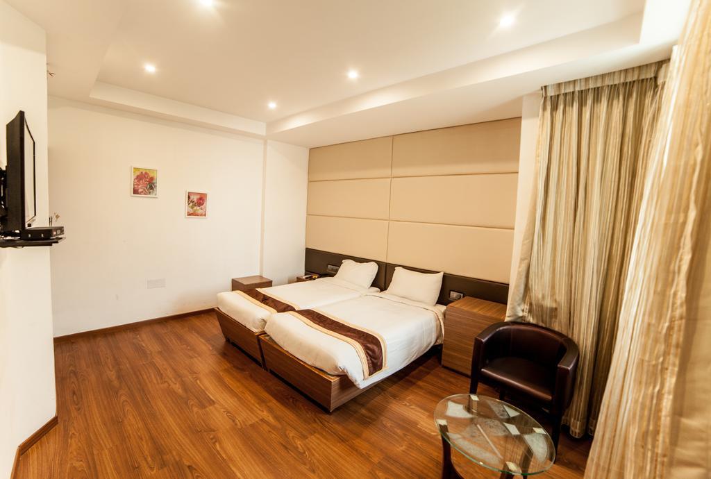 Brownstar Boutique Hotel Chennai Extérieur photo