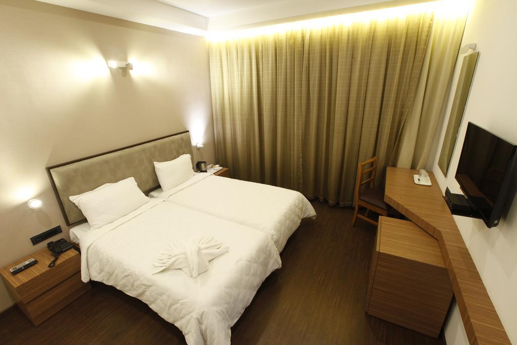 Brownstar Boutique Hotel Chennai Extérieur photo