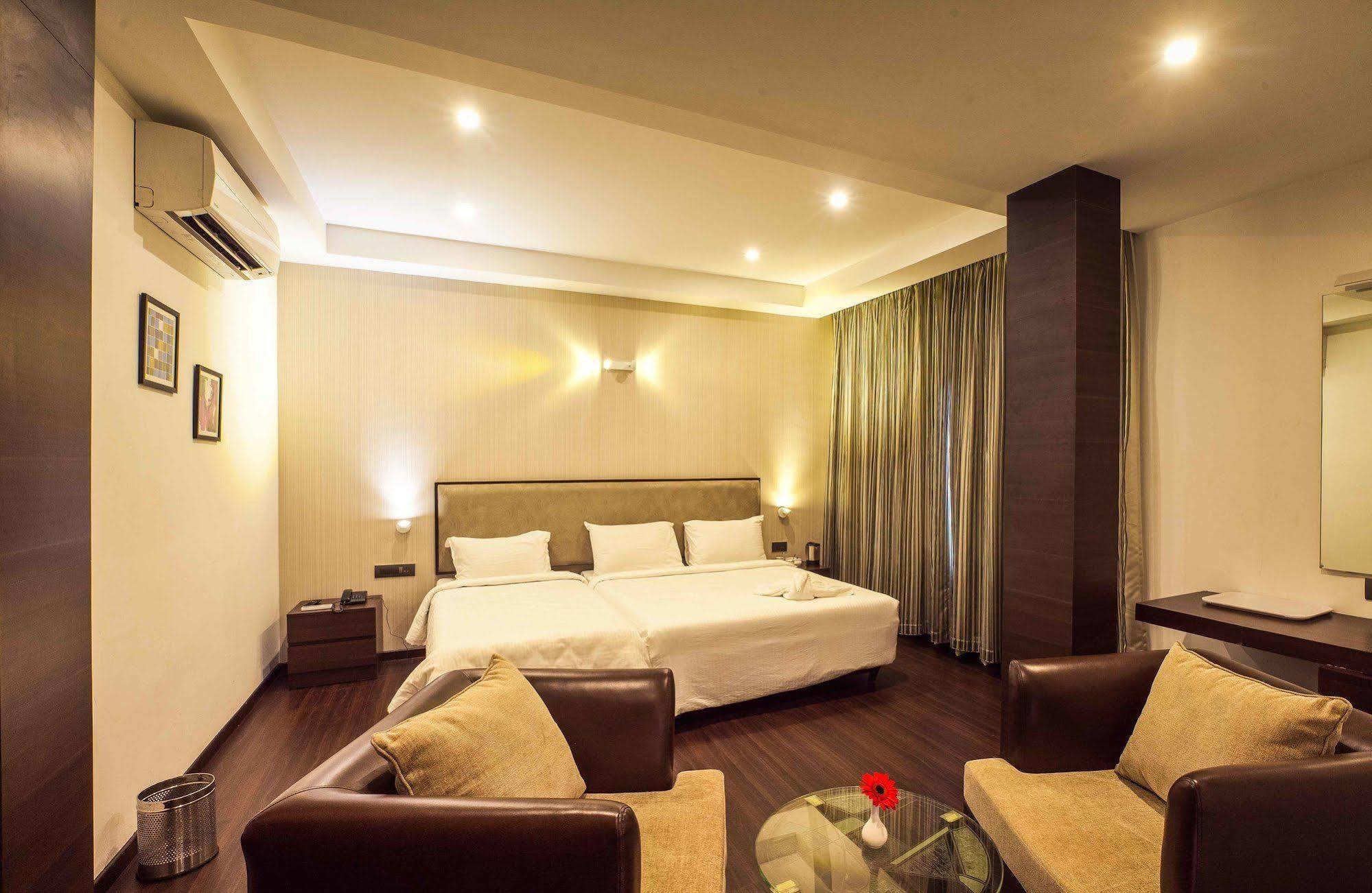 Brownstar Boutique Hotel Chennai Extérieur photo